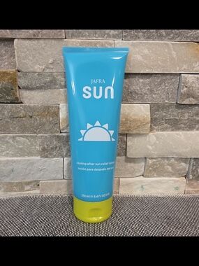 JAFRA Sun Cooling After-Sun Lotion - Bright Blue with Yellow Cap